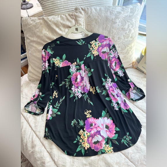 413. White Birch Floral‎ Tunic Size Medium - Picture 4 of 4